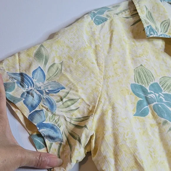 Vintage Tommy Bahama Floral Button-Up Blouse Size L - Picture 2 of 9